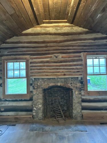 Hiawassee, VA Living Room - Before (1) (1)